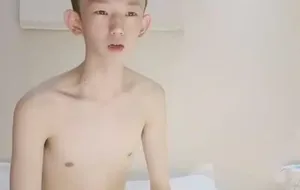 19岁精瘦弟弟无T淦 | 视频