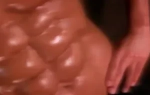 日本肌肉男飞机 | 视频